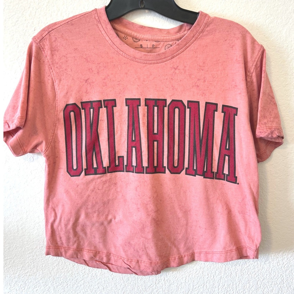 Oklahoma Sooners Pressbox Mineral Wash Cropped Graphic T-Shirt Pink SZ Small